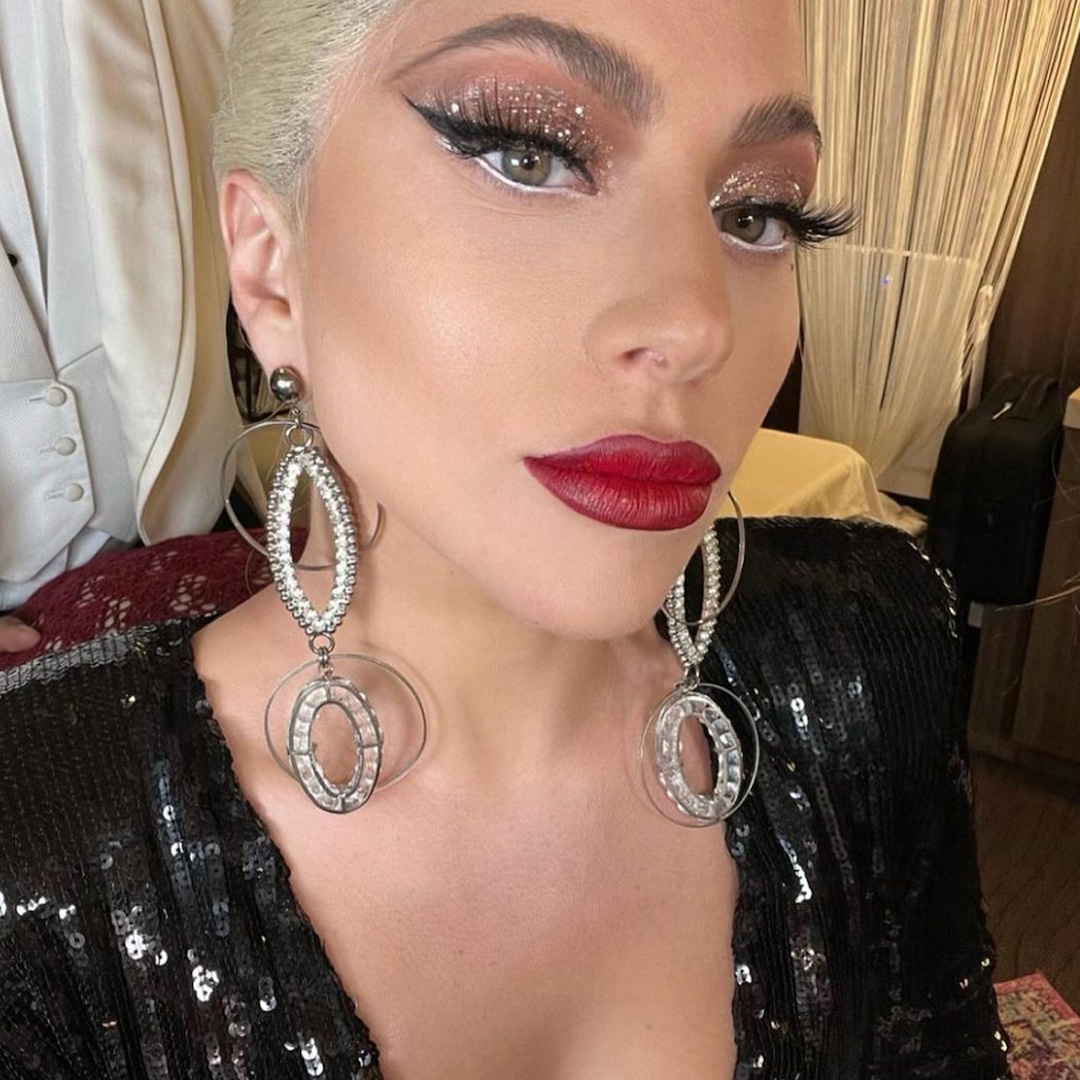 Lady Gaga’s White Eyeliner Trick Is What You Need for No Sleep Days